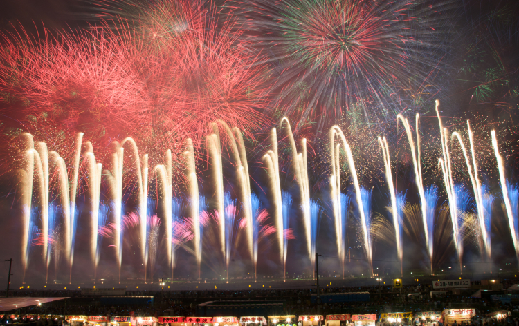 秋田の夜空を彩る「大曲の花火」＜イス席付＞2日間～一関市内に宿泊！世界遺産「中尊寺」と「厳美渓」へもご案内～ | HIS 首都圏発